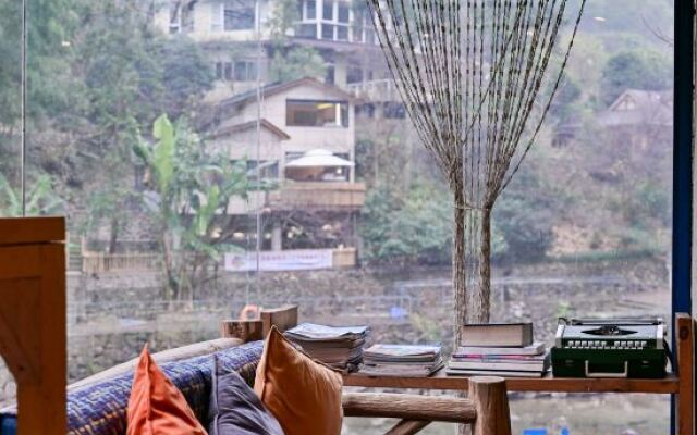 comphor and stream camping