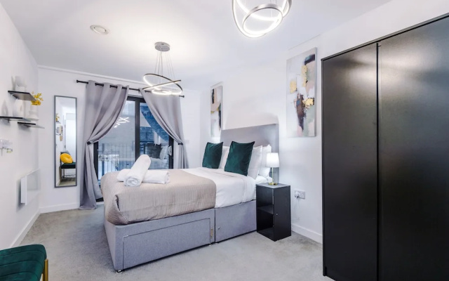 Impeccable 2-bed Apartment in Salford