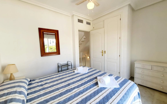 Lomas de Cabopino House