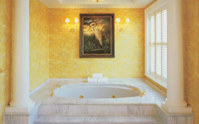 Market Pavilion Hotel