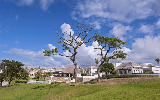 Las Verandas Hotel & Villas