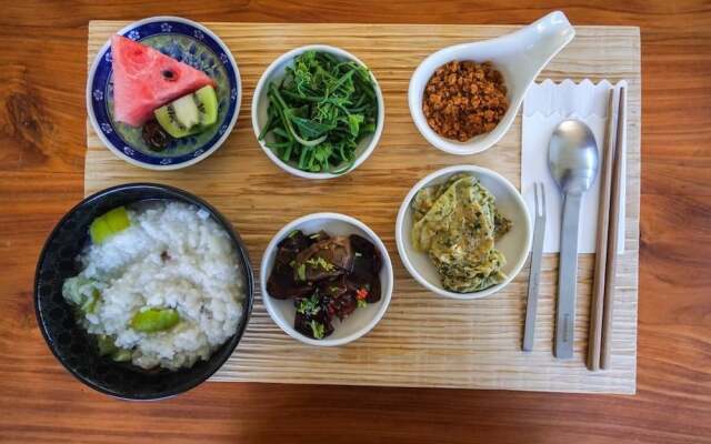 Xi Tou in Sunny Day Inn