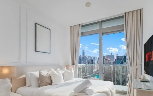 LUX The Marina Gate Sea View Suite 2