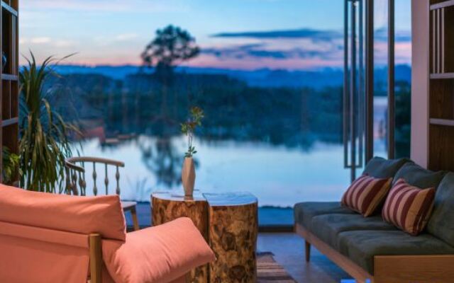 Puyuman Lake View Inn