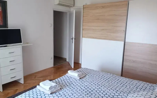 Luxury apartment Ivone with balcony