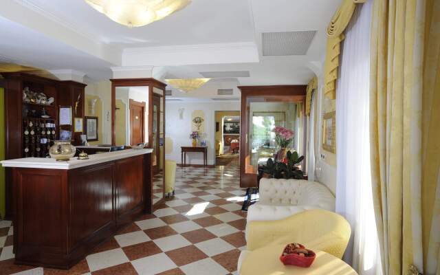 Russo Palace Hotel