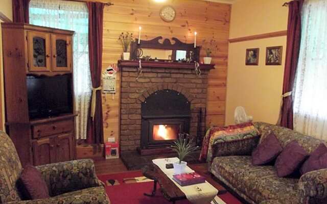 Blue Wren Riverside Cottage