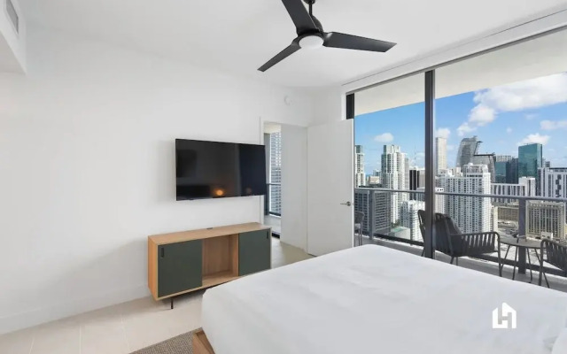 Stylish Apartments with Partial Ocean Views in Downtown