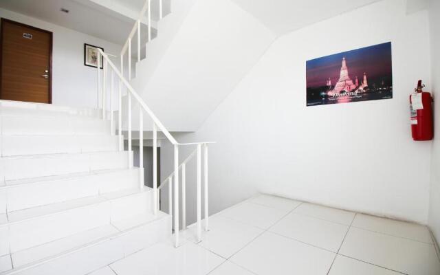 Slt Apartment Bangkok