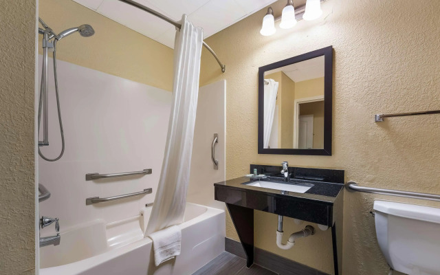 Best Western Bradbury Inn & Suites