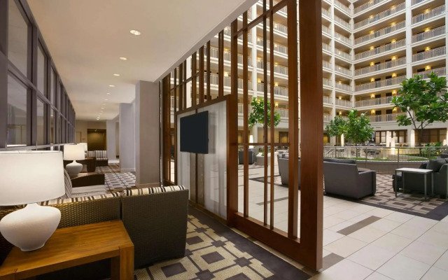 Embassy Suites by Hilton Chicago Downtown River North