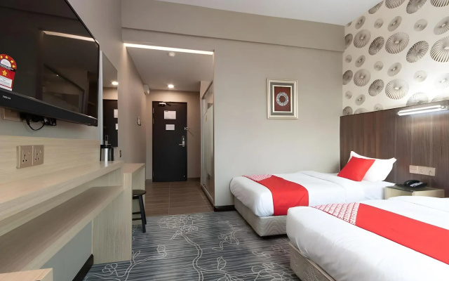 OYO 89375 Regent Hotel