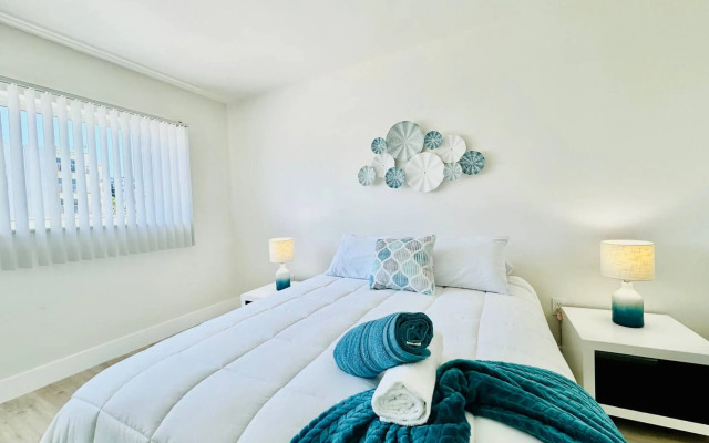 Waterfront 1BR Parking Walk to the Beach