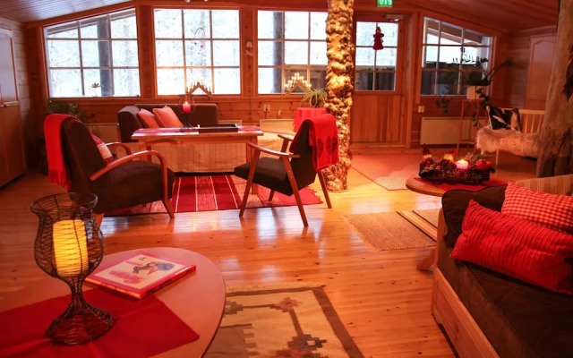 Isokenkäisten Klubi, Wilderness lodge