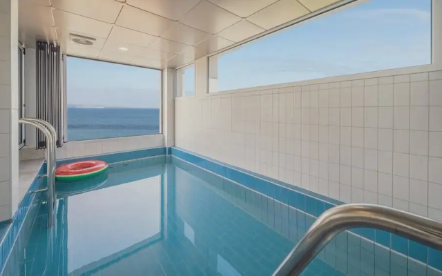 Pohang Etoile Poolvilla