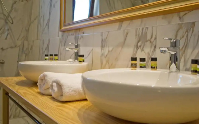 Arktos Hotel Deluxe Suite With Lake View