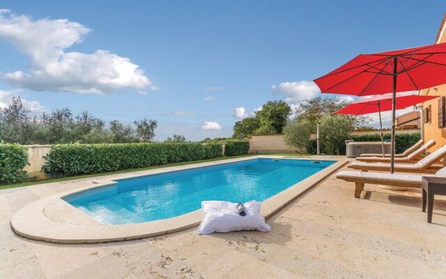 Amazing Home in Krnica with Hot Tub, WiFi & 4 Bedrooms