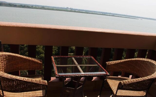 Blue River Hotel
