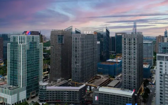 Bangci Hotel (Guiyang Guanshanhu Park Lincheng West Road Subway Station)