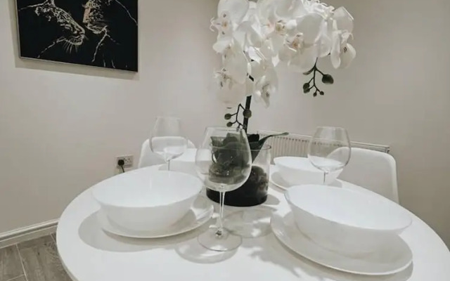 Stunning 3-bed House in Oldbury
