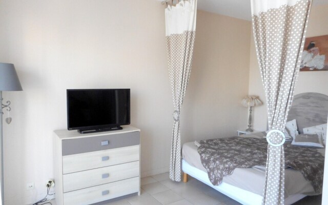 Apartment With one Bedroom in Mandelieu-la-napoule, With Wonderful Mou