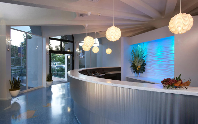 Howard Johnson by Wyndham Anaheim Hotel & Water Playground