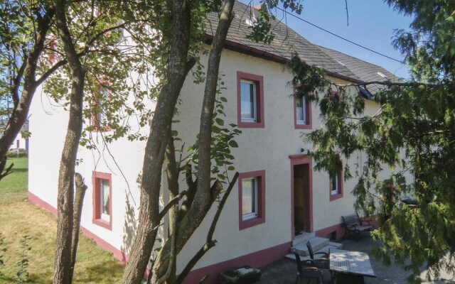 Nice Home in Oos With 3 Bedrooms and Wifi