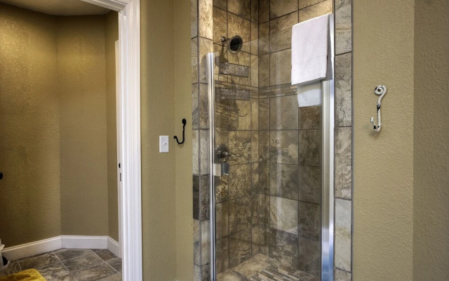 Running Bear #3375 3 Bedroom Cabin