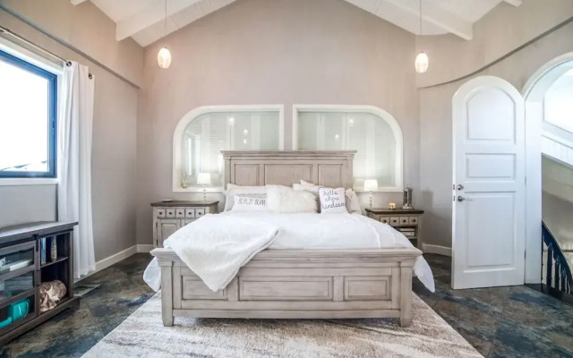 Luxury Oceanfront Villa w 2 Pools Beach Pier