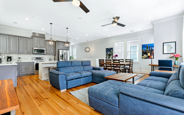 Amazing 4BR w Balcony by Hosteeva