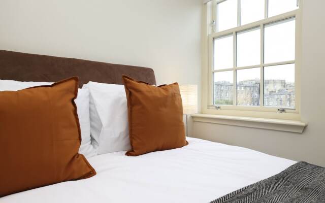 JOIVY Executive 2-Bed Apt With Stunning Roof Terraces