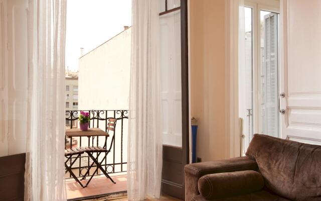 DONNA · Donna's Residence · Low-priced, Super Reviewed Apartment