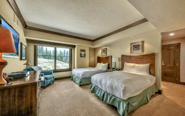Premium  With The Ritz-carlton Amenities 3 Bedroom Condo by RedAwning