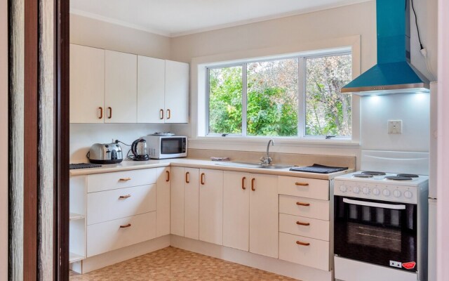 3 Bedroom In Onehunga w Parking - Wifi - Netflix