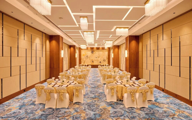 Iris Sarovar Portico