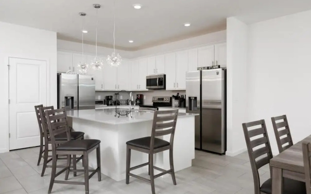 Incredible Large Home Minutes From Disney