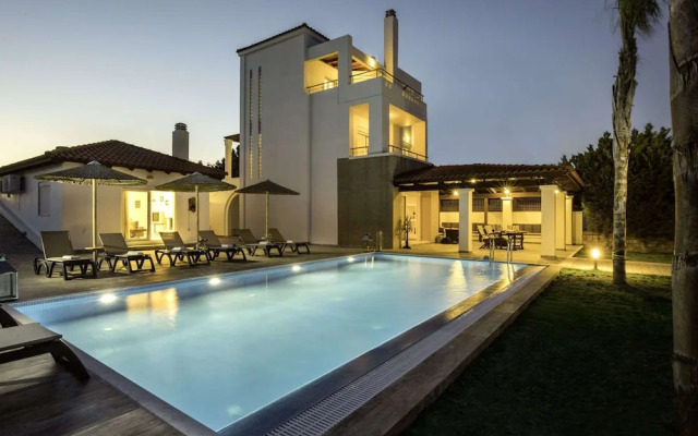 Villa on Island With Private Pool, Garde, Terrace, Parking