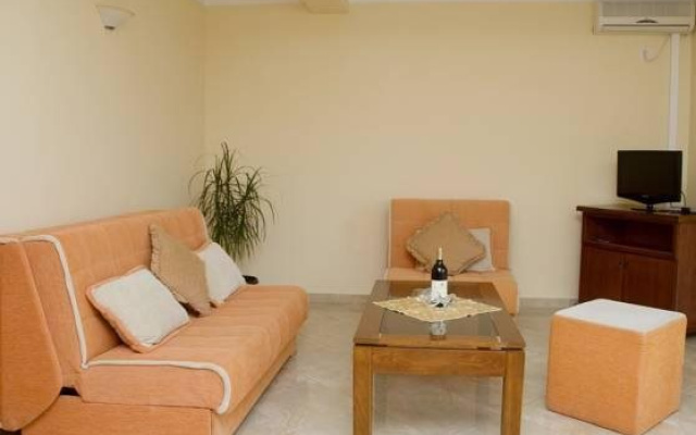 Contessa Apartments