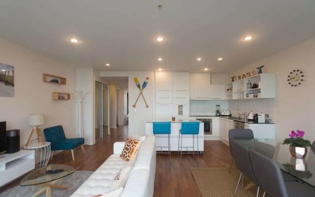 Perfect Location with Harbour Views
