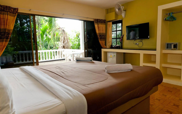 Fullmoon Beach Resort
