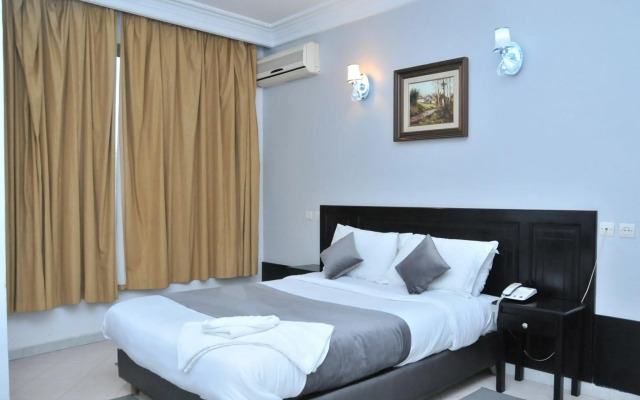 Hotel East West