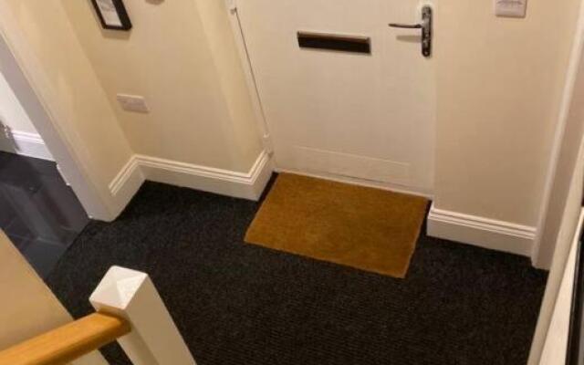 No25-Luxe Living Guest House- 2 Bed-WIFI-Free Parking-City- Beach