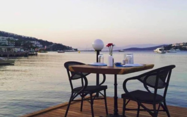 Estrella Beach Hotel