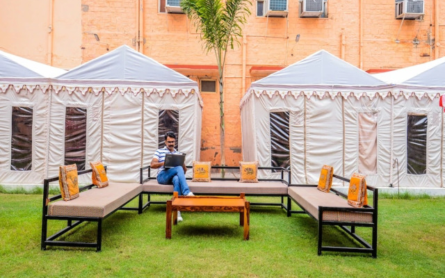 OYO 18825 Hotel Akshey