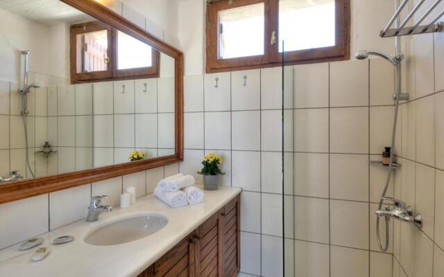Phos Residence Pool Villa in Koundouros, Kea