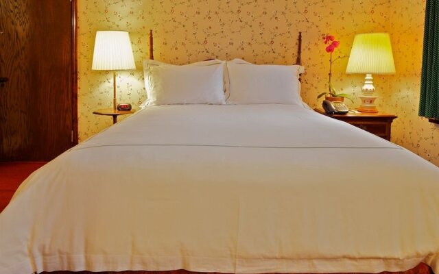 Deer Path Inn