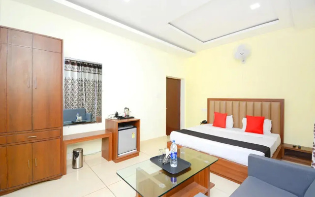 Capital O 38623 Pathankot Club