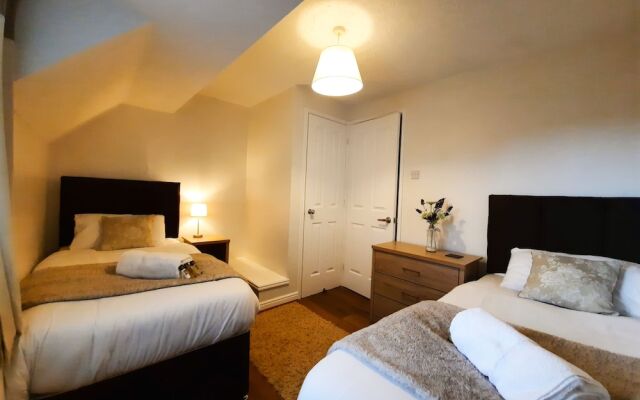 Travel Lettings - Dean House