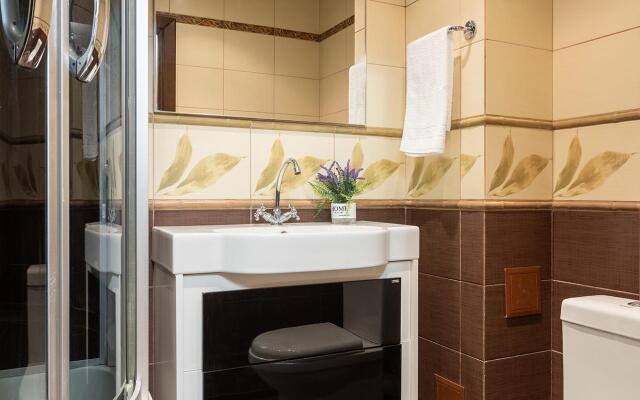 HomeHotel (ХоумХотел) на улице Есенина 5