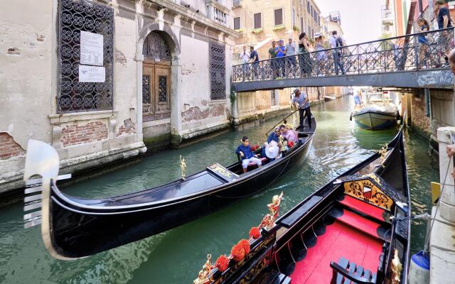 DOGE SPIRAL STAIRS gorgeous, historical, 4pax